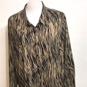 VENEZIA Stretch Size: 26 / 28 Front Button Top